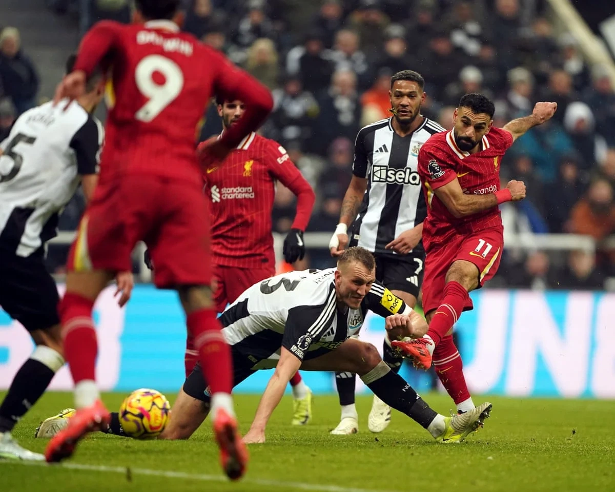 足球比赛精彩画面